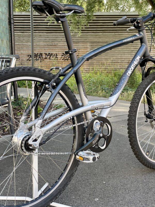 VTT Triban Road 5 Non classé Les Mains Dans Le Guidon
