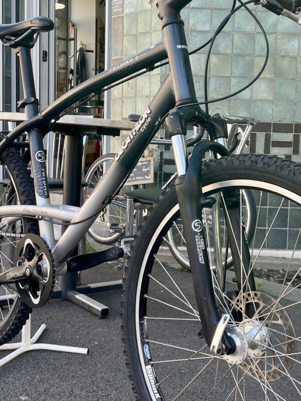 VTT Triban Road 5 Non classé Les Mains Dans Le Guidon