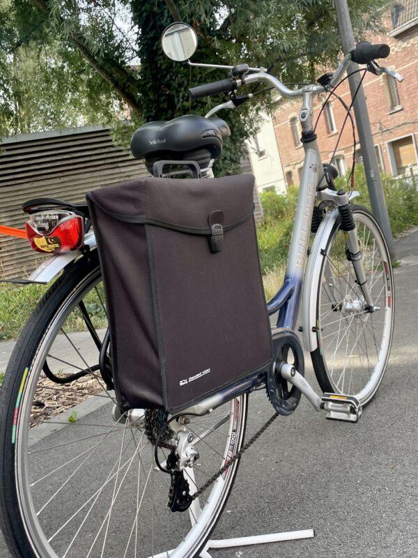 VILLE Bull-dog taille L Vélo en dépot-vente Les Mains Dans Le Guidon