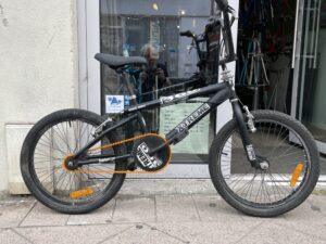 BMX Vélo occasion Les Mains Dans Le Guidon