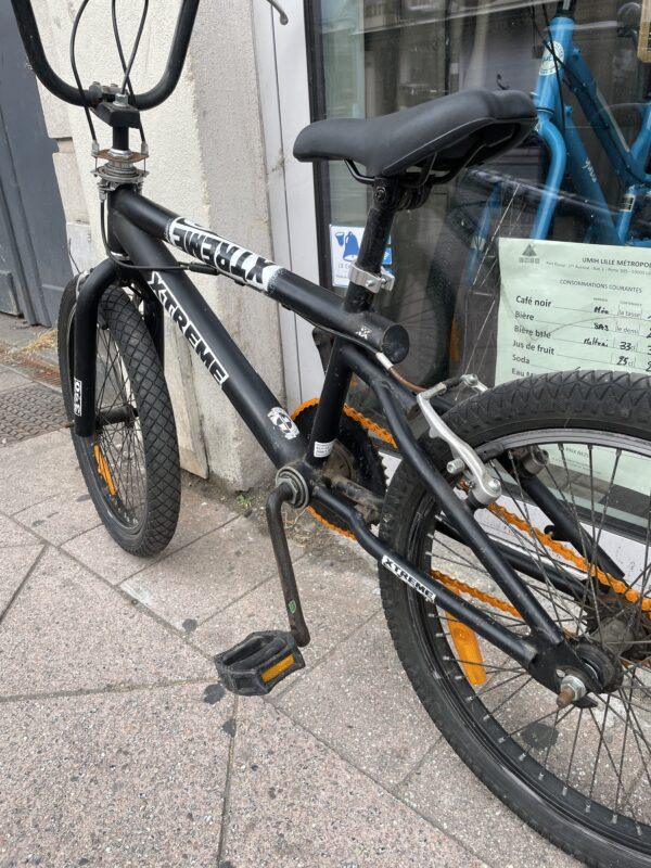BMX Vélo occasion Les Mains Dans Le Guidon