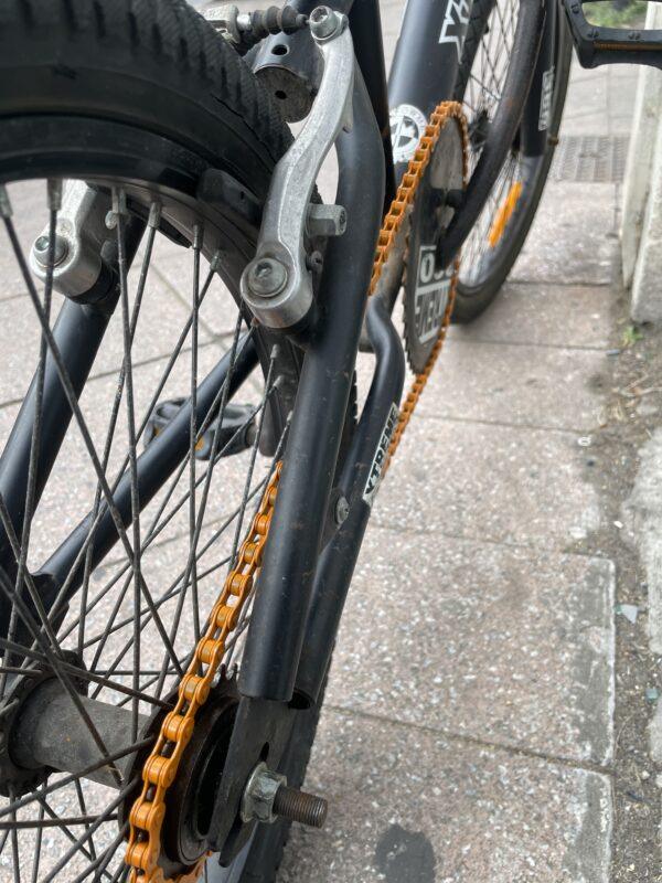 BMX Vélo occasion Les Mains Dans Le Guidon