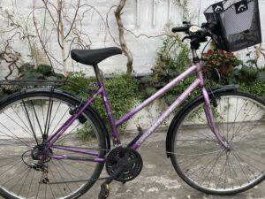 Peugeot Ville Violet Vélo en dépot-vente Les Mains Dans Le Guidon