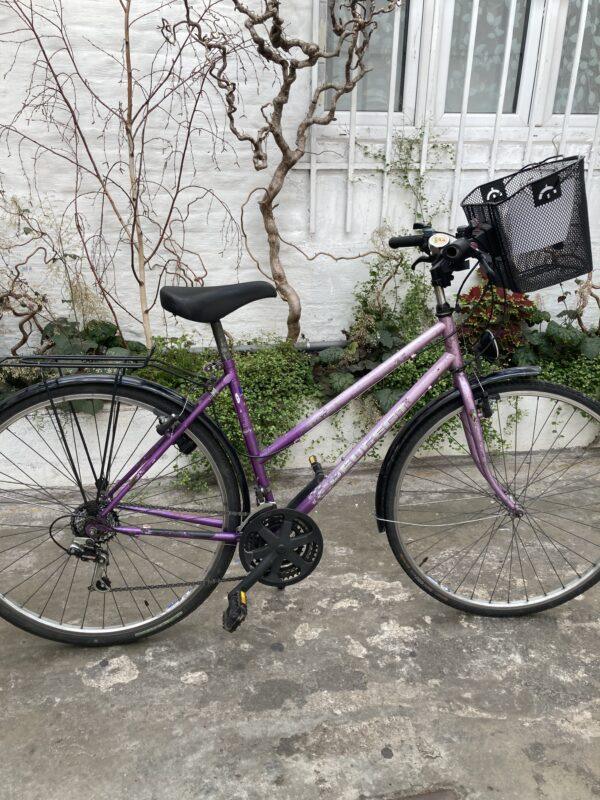 Peugeot Ville Violet Vélo en dépot-vente Les Mains Dans Le Guidon