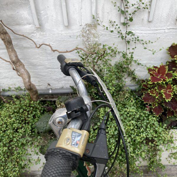 Raleigh Ville Vert Vélo en dépot-vente Les Mains Dans Le Guidon