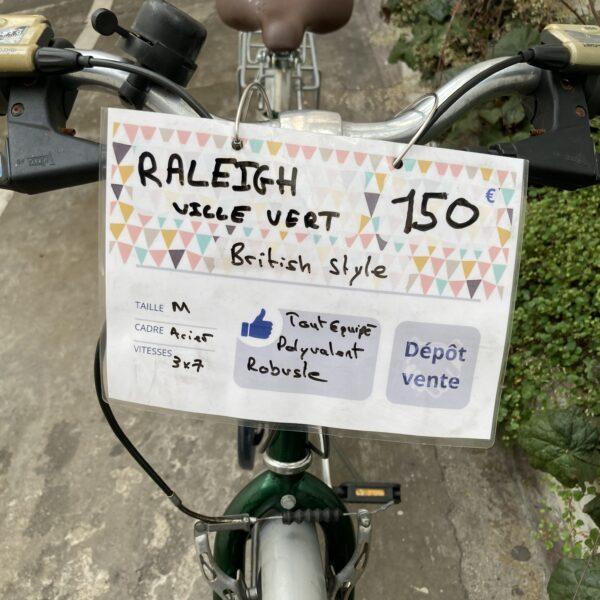 Raleigh Ville Vert Vélo en dépot-vente Les Mains Dans Le Guidon