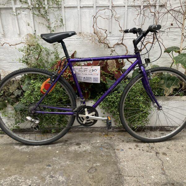 SCOTT VTT 28″ Violet Vélo en dépot-vente Les Mains Dans Le Guidon