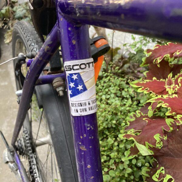 SCOTT VTT 28″ Violet Vélo en dépot-vente Les Mains Dans Le Guidon