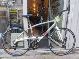 Vélo VTC Triban “7 Road” Vélo en dépot-vente Les Mains Dans Le Guidon