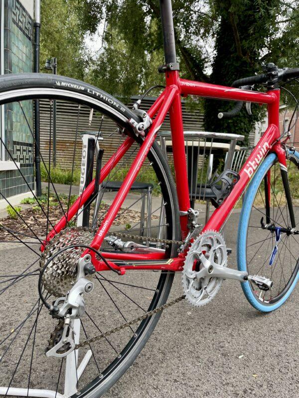 ROUTE Triban 3 taille L Vélo azuré Les Mains Dans Le Guidon