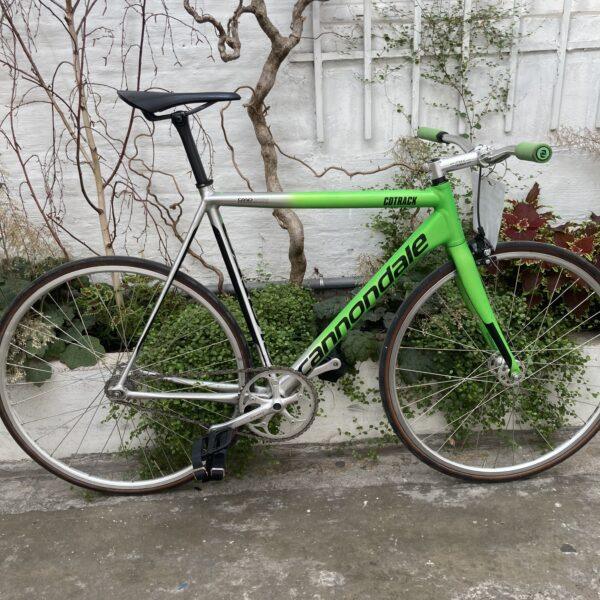 FIXIE Cannondale CAAD10 Vélo en dépot-vente Les Mains Dans Le Guidon