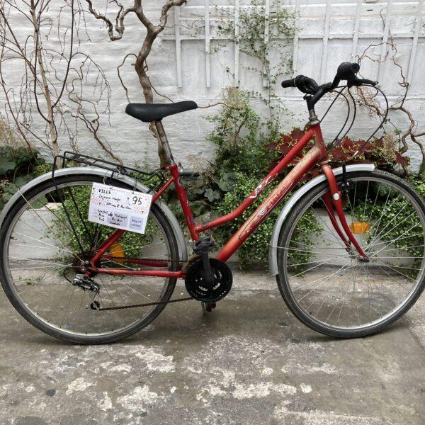 VTC Lejeune Rouge Vélo occasion Les Mains Dans Le Guidon