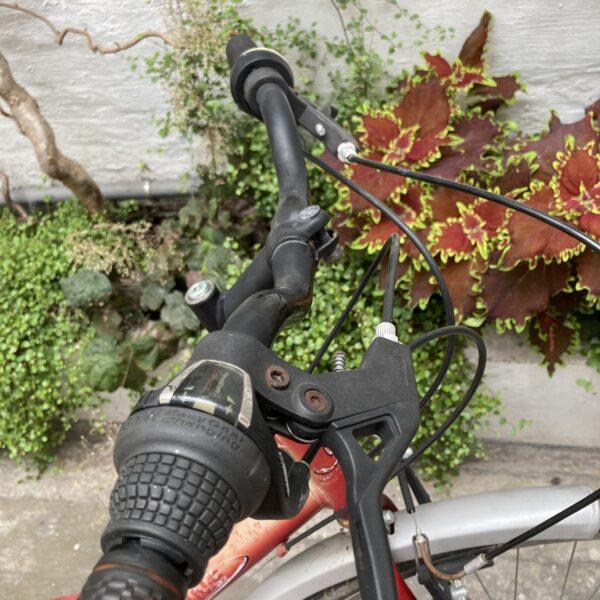 VTC Lejeune Rouge Vélo occasion Les Mains Dans Le Guidon