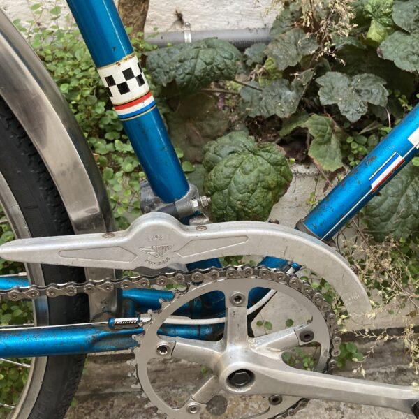 Ville Rando Peugeot Vélo azuré Les Mains Dans Le Guidon