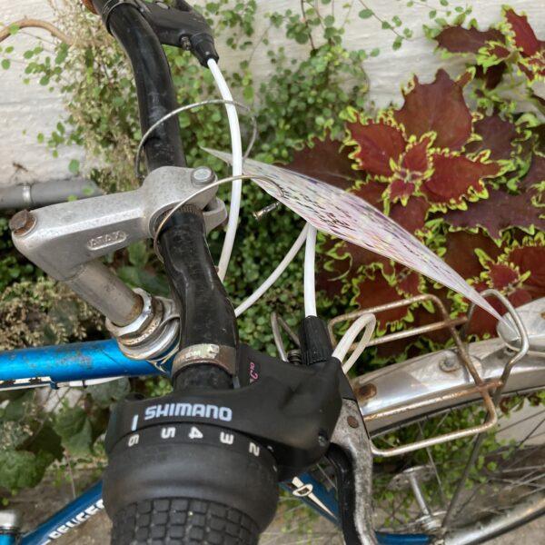 Ville Rando Peugeot Vélo azuré Les Mains Dans Le Guidon