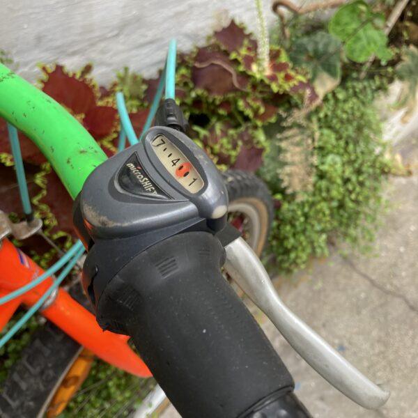 VTT Champion Vélo occasion Les Mains Dans Le Guidon