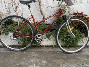 Dectahlon Riverside 600 Vélo en dépot-vente Les Mains Dans Le Guidon