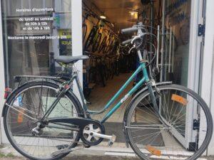 Vélo de ville Hollandais “AMPE” – béquille – éclairage dynamo Vélo occasion Les Mains Dans Le Guidon