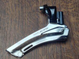 Dérailleur avant shimano a braser 105 fd-5700 Dérailleur avant Les Mains Dans Le Guidon