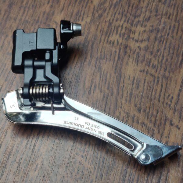 Dérailleur avant shimano a braser 105 fd-5700 Dérailleur avant Les Mains Dans Le Guidon