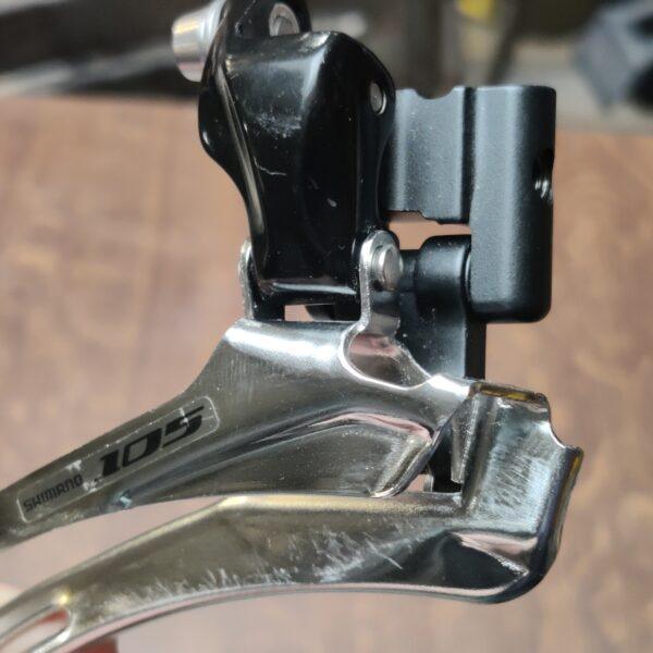 Dérailleur avant shimano a braser 105 fd-5700 Dérailleur avant Les Mains Dans Le Guidon