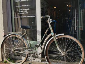 Velo de ville Thoria à rétropédalage Vélo occasion Les Mains Dans Le Guidon