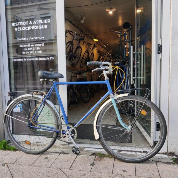 Velo ville bleu monovitesse porteur Vélo occasion Les Mains Dans Le Guidon