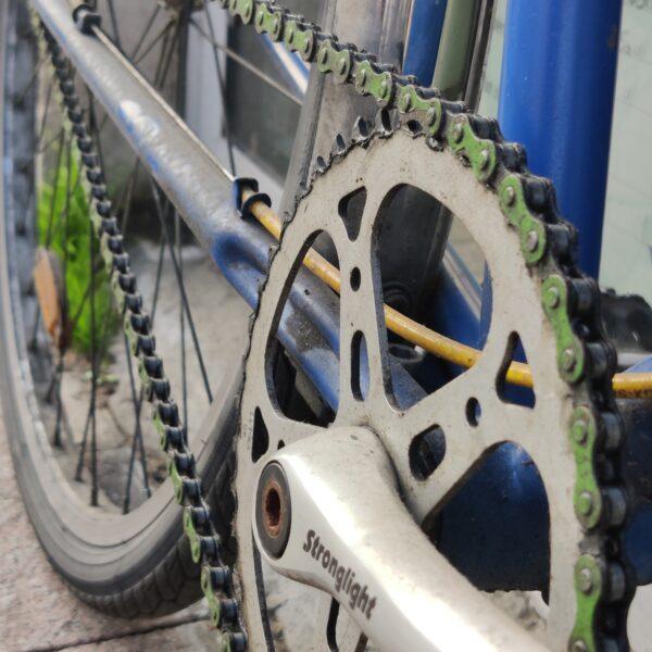 Velo ville bleu monovitesse porteur Vélo occasion Les Mains Dans Le Guidon