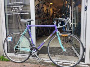 Vélo course Peugeot P100S St Gothard taille 55 Vélo de collection Les Mains Dans Le Guidon