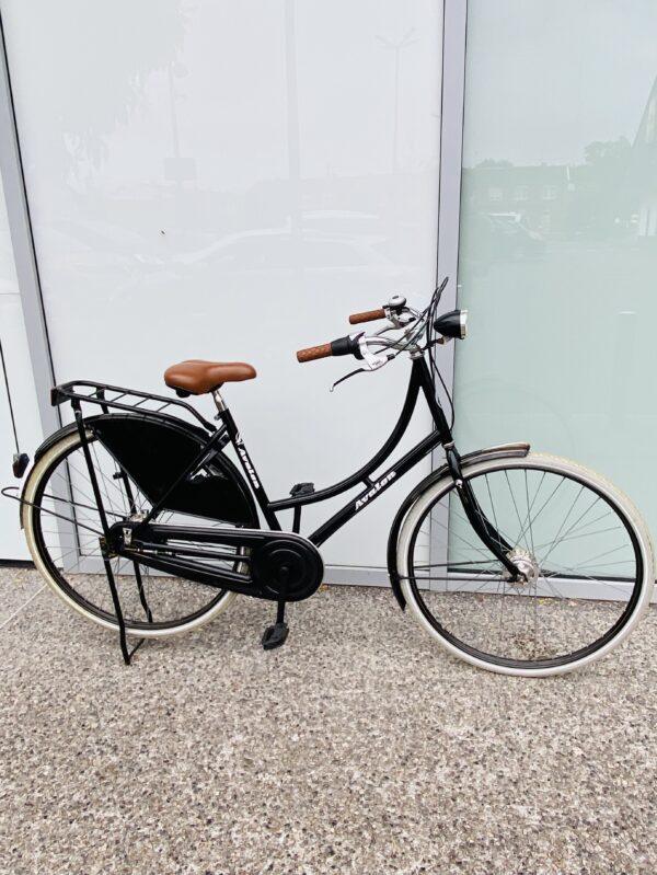 Vélo Hollandais Avalon Vélo occasion Les Mains Dans Le Guidon