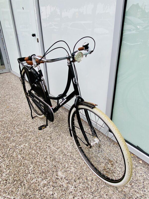 Vélo Hollandais Avalon Vélo occasion Les Mains Dans Le Guidon