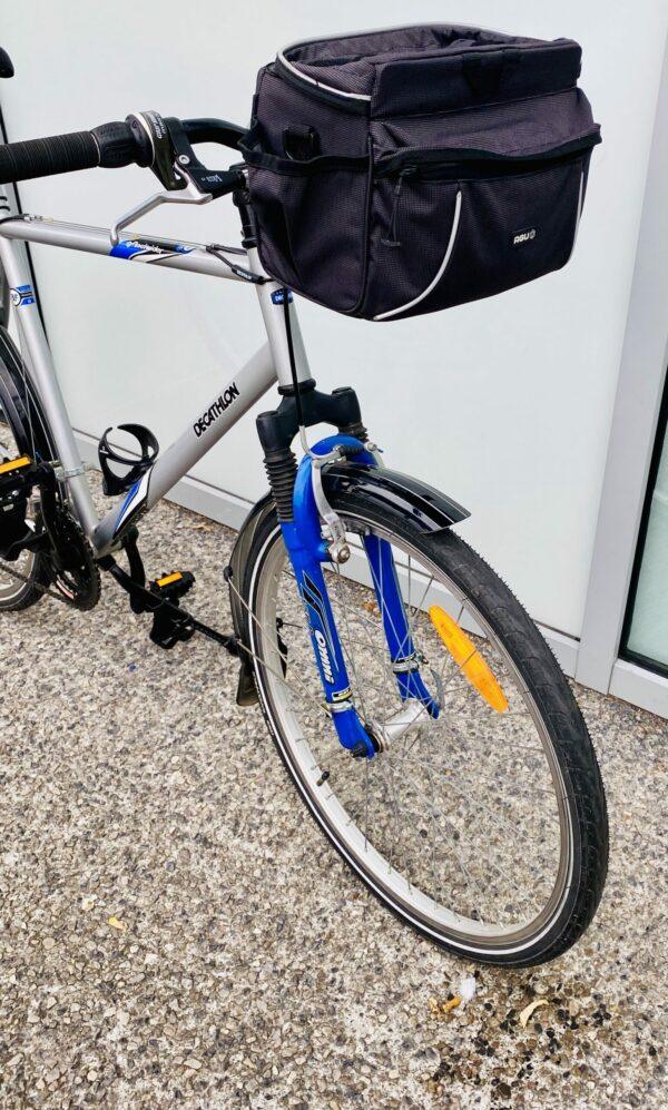 Vtc Rockrider 3.20 équipé Vélo occasion Les Mains Dans Le Guidon