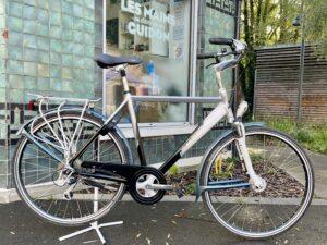 HOLLANDAIS Batavus taille M Vélo en dépot-vente Les Mains Dans Le Guidon