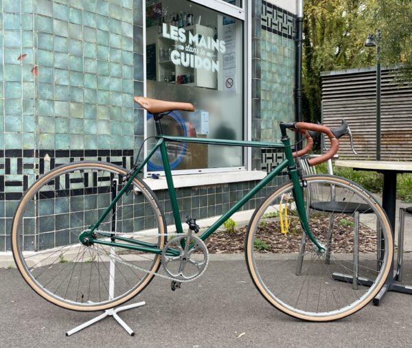 SINGLE peinture maison taille L Vélo en dépot-vente Les Mains Dans Le Guidon