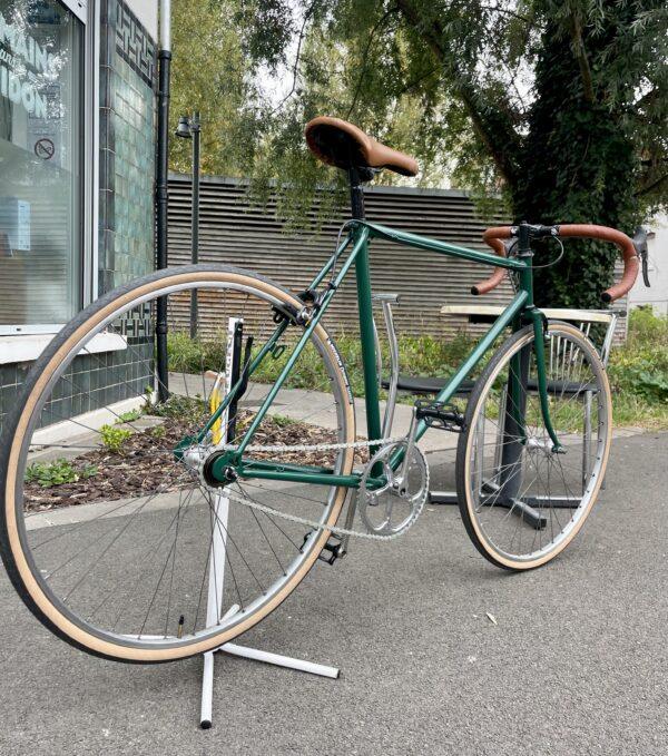 SINGLE peinture maison taille L Vélo en dépot-vente Les Mains Dans Le Guidon