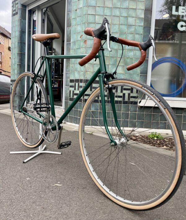 SINGLE peinture maison taille L Vélo en dépot-vente Les Mains Dans Le Guidon