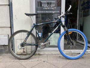 Rockrider 520 Decathlon Vélo azuré Les Mains Dans Le Guidon