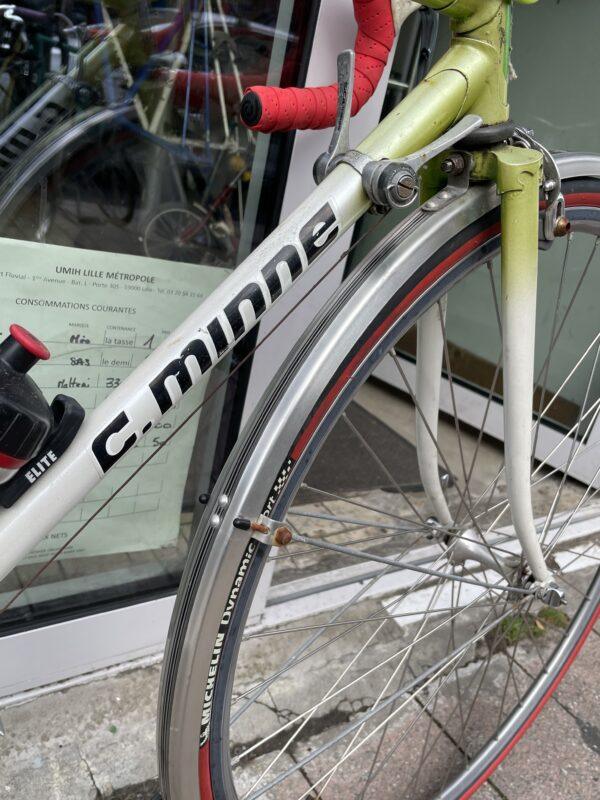 C.Minne Vélo Course Taille 49 Vélo de collection Les Mains Dans Le Guidon