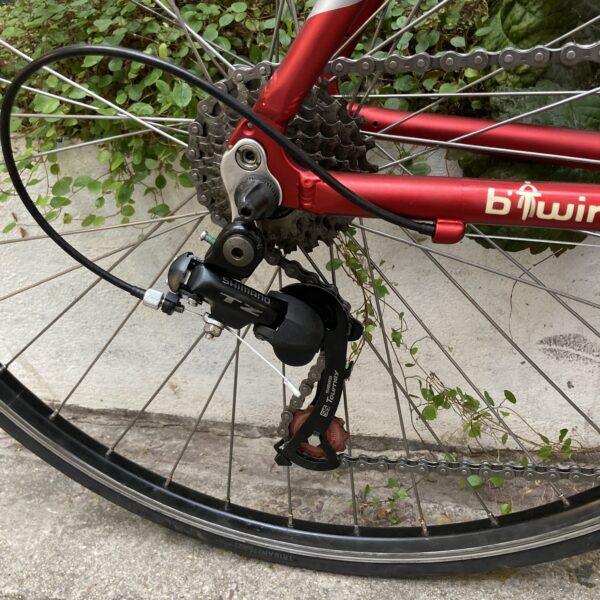 Route-Ville B’Twin 6061 Vélo en dépot-vente Les Mains Dans Le Guidon