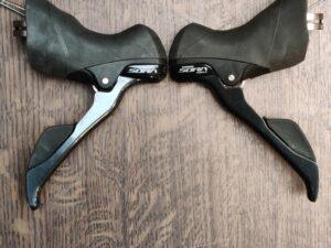 paire Levier Manette Shimano Sora triple 3×9 vitesses ST-R3030 Levier de frein Les Mains Dans Le Guidon