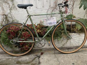 Ville-Chemin Jacques Anquetil Vélo occasion Les Mains Dans Le Guidon