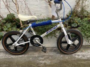 BMX Raleigh Mag Burner 16″ 6-8 ans Vélo enfant Les Mains Dans Le Guidon