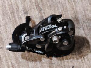 Dérailleur Arrière Sram Rival (2×10) neuf (2006) Dérailleur arrière Les Mains Dans Le Guidon