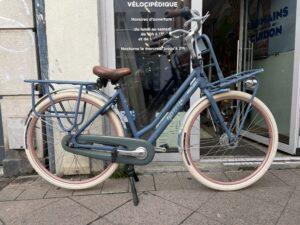 Vélo Hollandais Gazelle Miss Grace Vélo en dépot-vente Les Mains Dans Le Guidon