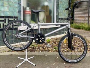 BMX Vélo occasion Les Mains Dans Le Guidon