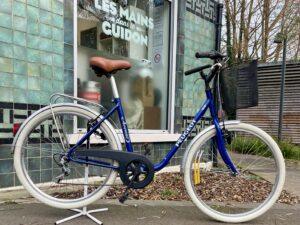 VILLE Peugeot taille M Vélo occasion Les Mains Dans Le Guidon