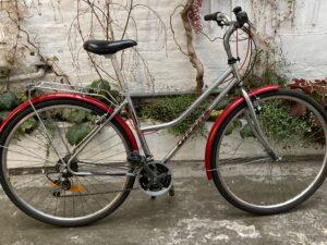 Ville Chemin Gitane Chromé Vélo occasion Les Mains Dans Le Guidon