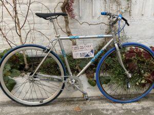 Décathlon Cobra 520 Single-Fixie Vélo azuré Les Mains Dans Le Guidon