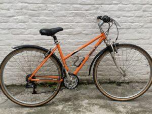 Ville Chemin Decathlon Serie T Vélo occasion Les Mains Dans Le Guidon