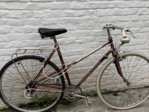 Gare/Bar Vahneste Vélo occasion Les Mains Dans Le Guidon